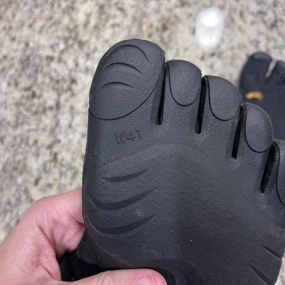 Vibram FiveFingers Minimalist Barefoot Women's Size 8 Black - Picture 3 of 5